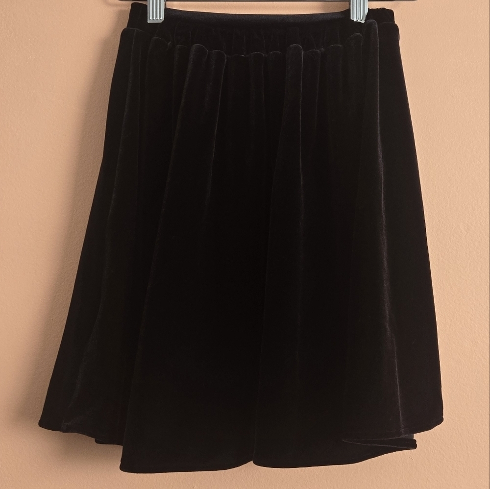 American Apparel Velvet Skater Skirt – Black, Size XS - Picture 3 of 4